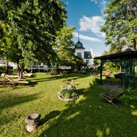 Außenanlage Park mit Blick auf Das Kronenschlösschen